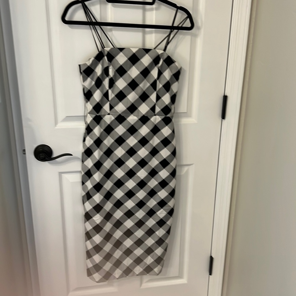 Black and white can be worn strapless or with crossed ribbon straps.
